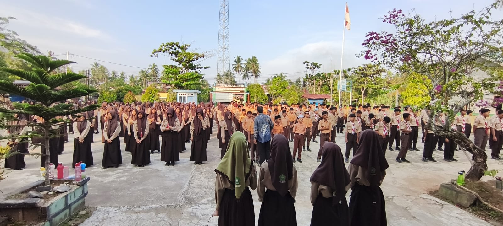 Jum'at Berkah dan Pembiasaan Asmaul Husna di MTs Negeri 2 Mempawah